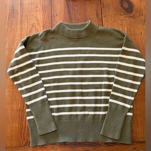 Gap sweater size small